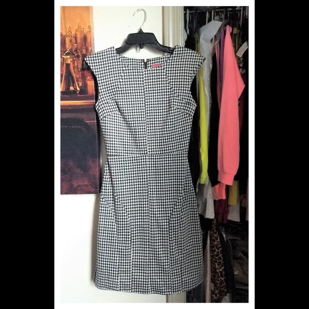 😻 Houndstooth Ponte Sheeth Dress Checkered